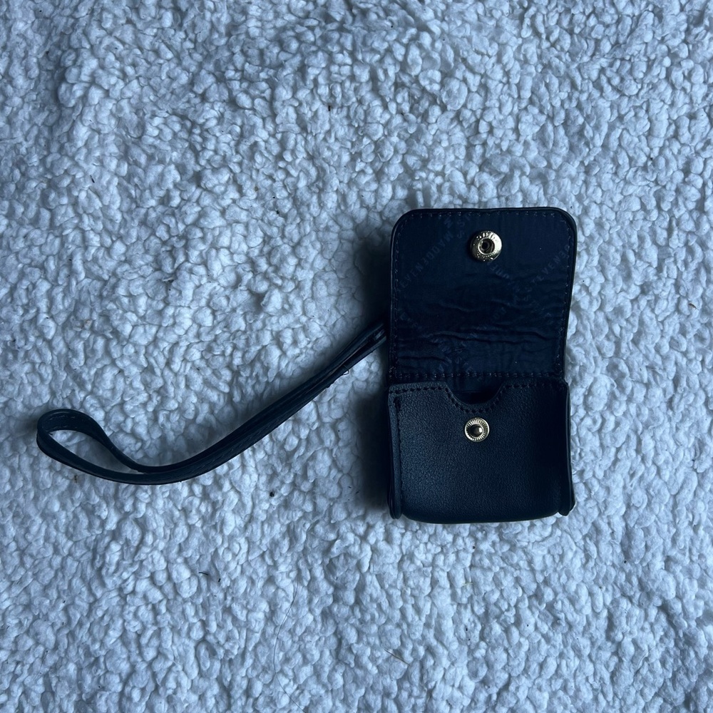 Steve Madden keychain key fob holder